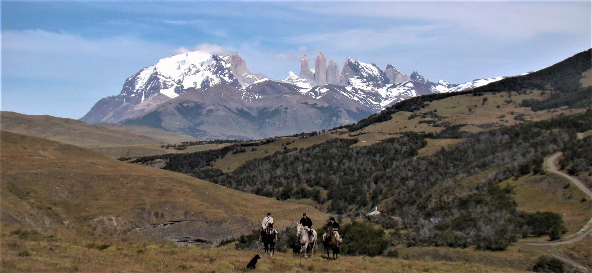 Horseback_riding_Laguna_Azul_Torres_del_Paine_5