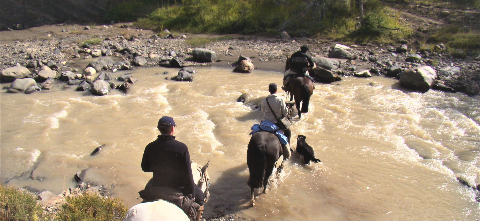 Horseback_riding_Laguna_Azul_Torres_del_Paine_6