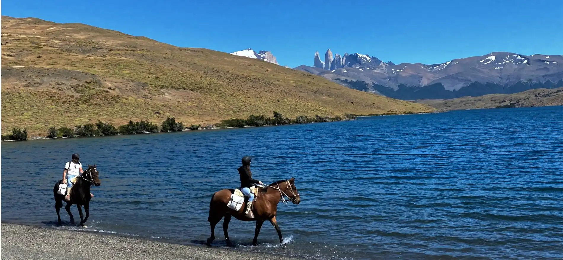 Vista de las Torres desde Laguna Azul